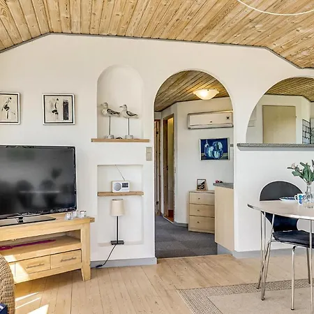 3 Bedroom Cozy In Semesterbostad *