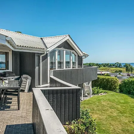 Nyaraló 3 Bedroom Cozy In