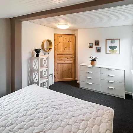 Дом отдыха 3 Bedroom Cozy In Обенро